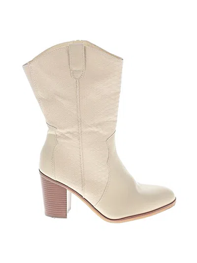 Pre-owned Torrid Boots In Ivory