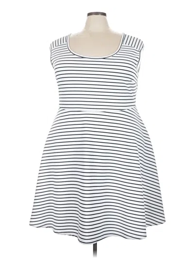 Pre-owned Torrid Casual Dress In White