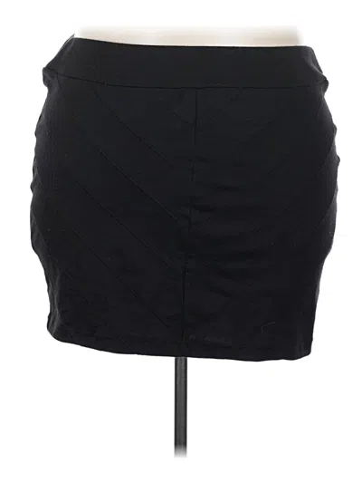 Pre-owned Torrid Casual Skirt In Black