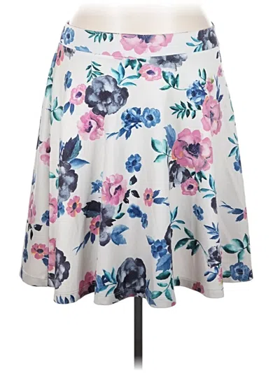 Pre-owned Torrid Casual Skirt In White