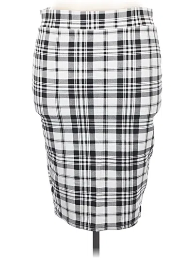 Pre-owned Torrid Casual Skirt In White