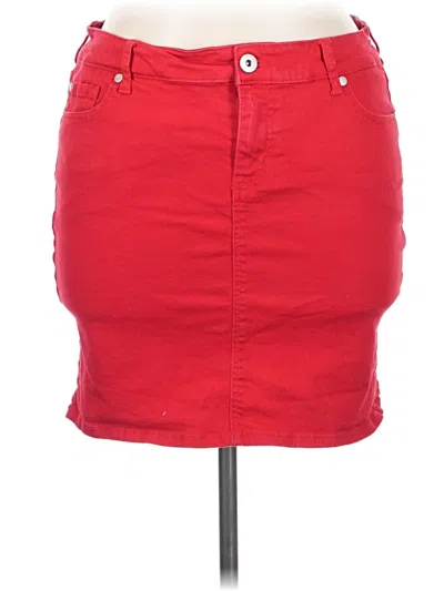 Pre-owned Torrid Denim Skirt In Red