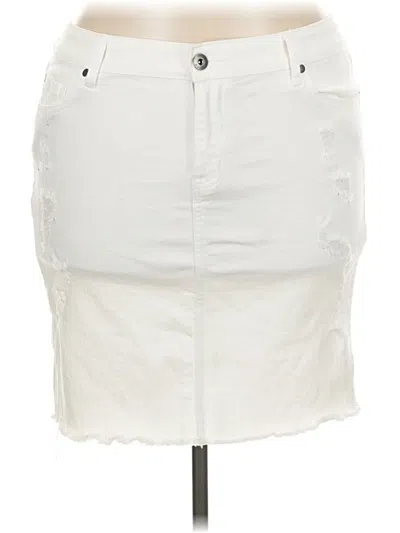 Pre-owned Torrid Denim Skirt In White