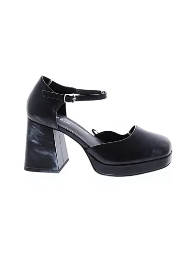 Pre-owned Torrid Heels In Black