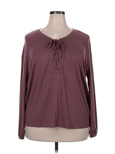 Pre-owned Torrid Long Sleeve T-shirt In Burgundy