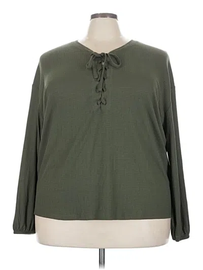 Pre-owned Torrid Long Sleeve T-shirt In Green