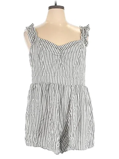 Pre-owned Torrid Romper In Gray