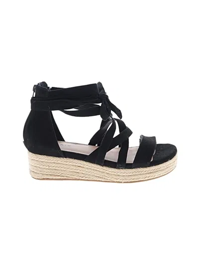 Pre-owned Torrid Sandals In Black