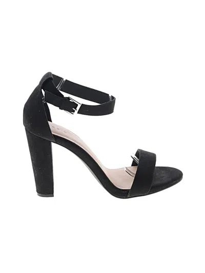 Pre-owned Torrid Sandals In Black