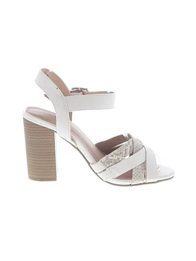 Pre-owned Torrid Sandals In White