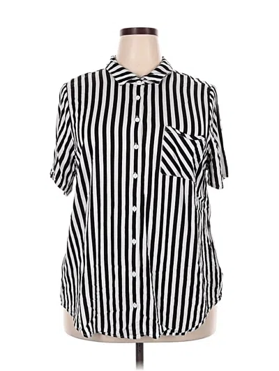 Pre-owned Torrid Short Sleeve Blouse In Black