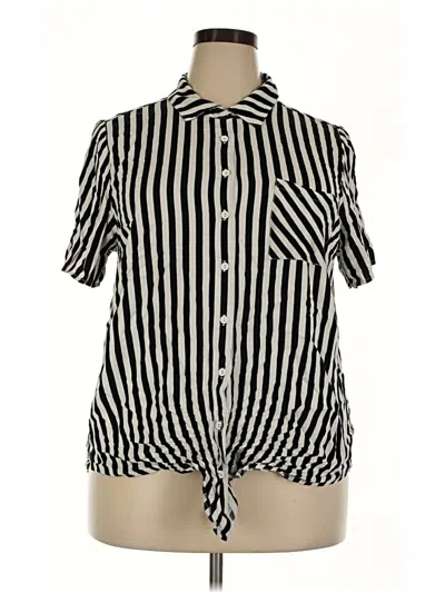 Pre-owned Torrid Short Sleeve Blouse In Black