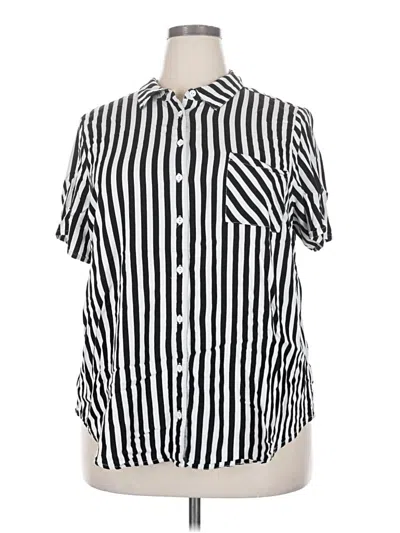 Pre-owned Torrid Short Sleeve Button Down Shirt In Black
