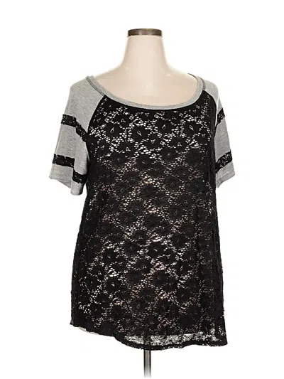 Pre-owned Torrid Short Sleeve T-shirt In Black