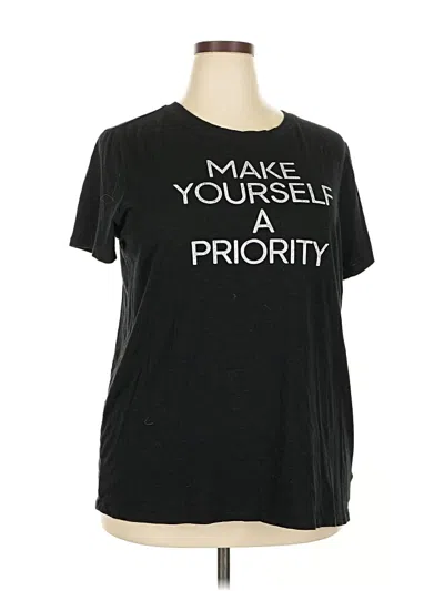 Pre-owned Torrid Short Sleeve T-shirt In Black