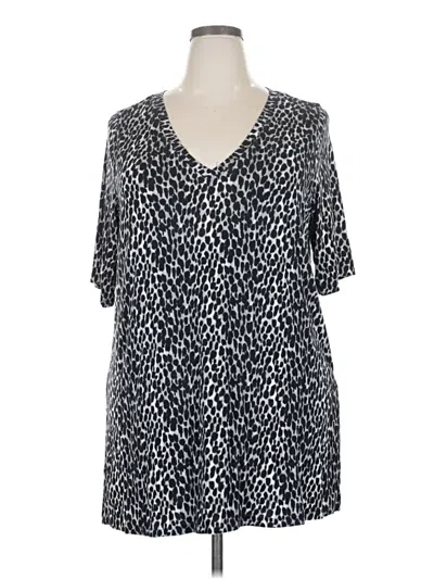 Pre-owned Torrid Short Sleeve T-shirt In Black