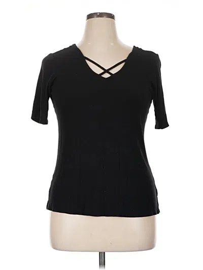 Pre-owned Torrid Short Sleeve T-shirt In Black