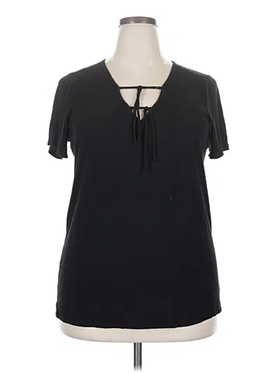 Pre-owned Torrid Short Sleeve T-shirt In Black