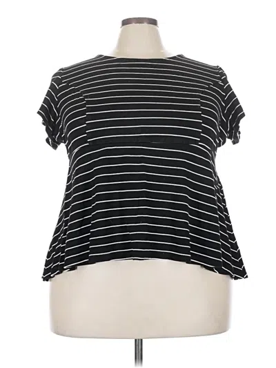 Pre-owned Torrid Short Sleeve T-shirt In Black