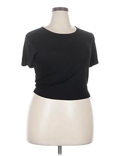 Pre-owned Torrid Short Sleeve T-shirt In Black