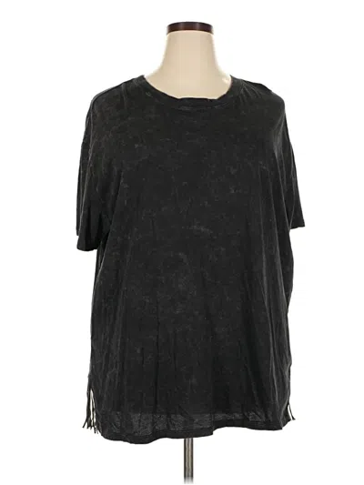Pre-owned Torrid Short Sleeve T-shirt In Black