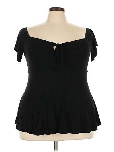 Pre-owned Torrid Short Sleeve T-shirt In Black