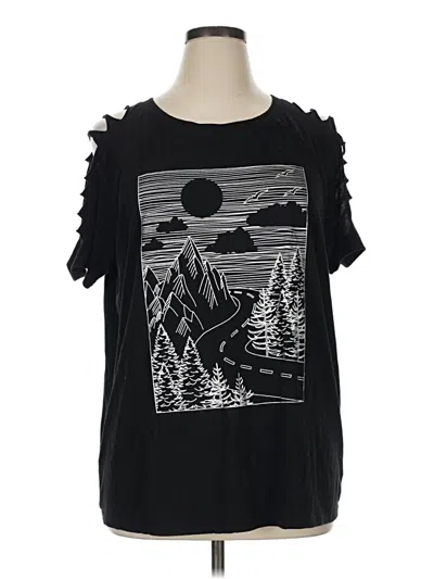Pre-owned Torrid Short Sleeve T-shirt In Black