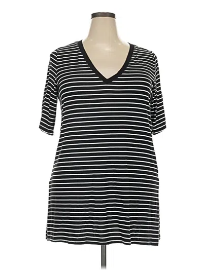 Pre-owned Torrid Short Sleeve T-shirt In Black