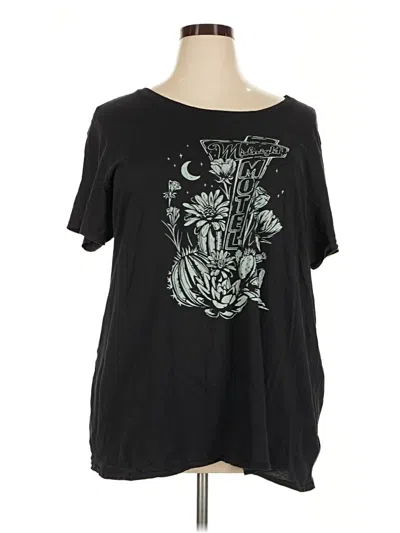 Pre-owned Torrid Short Sleeve T-shirt In Black