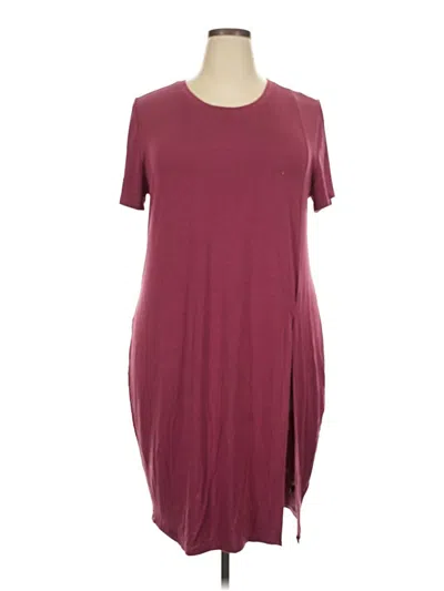 Pre-owned Torrid Short Sleeve T-shirt In Burgundy