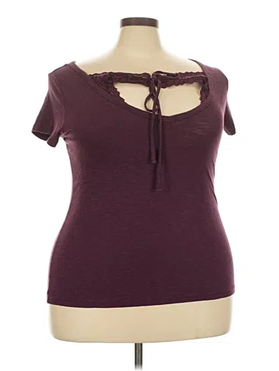 Pre-owned Torrid Short Sleeve T-shirt In Burgundy