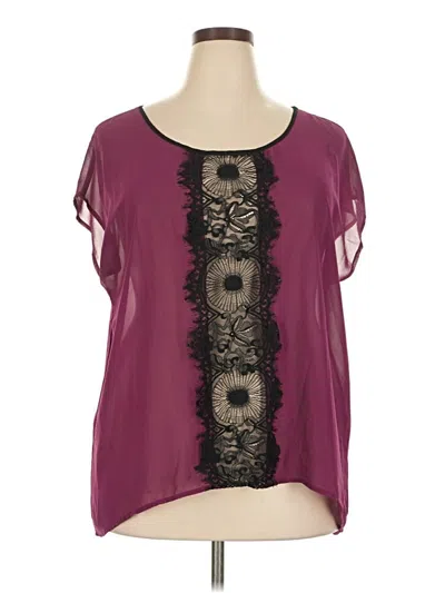 Pre-owned Torrid Short Sleeve T-shirt In Burgundy