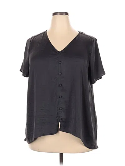 Pre-owned Torrid Short Sleeve T-shirt In Gray