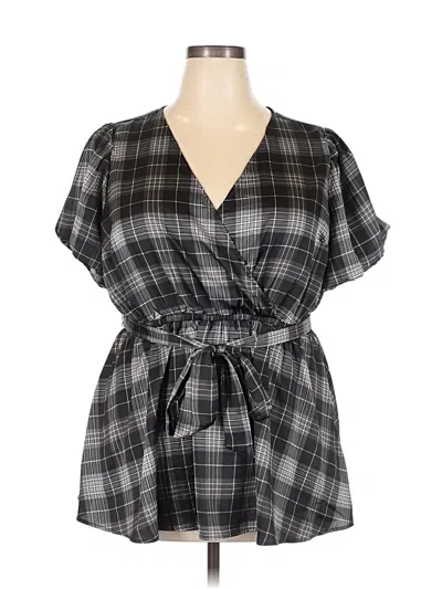 Pre-owned Torrid Short Sleeve T-shirt In Gray