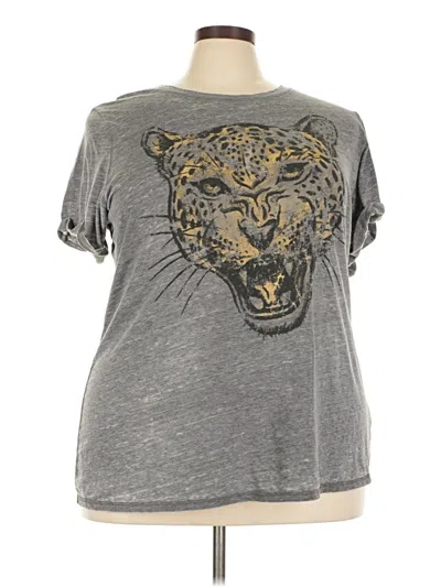 Pre-owned Torrid Short Sleeve T-shirt In Gray