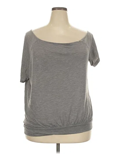 Pre-owned Torrid Short Sleeve T-shirt In Gray