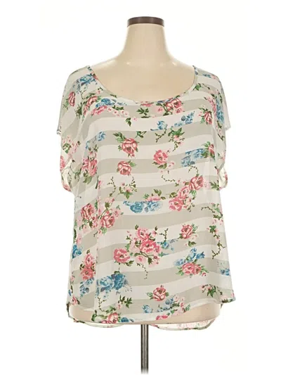 Pre-owned Torrid Short Sleeve T-shirt In Ivory