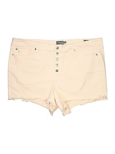Pre-owned Torrid Shorts In Ivory