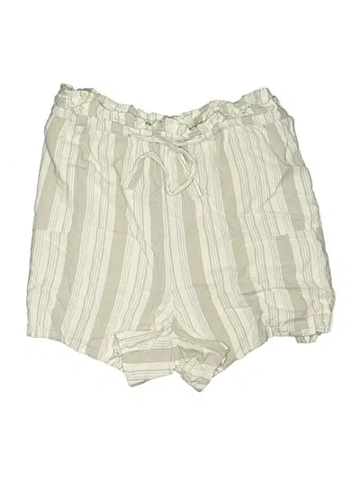 Pre-owned Torrid Shorts In Ivory