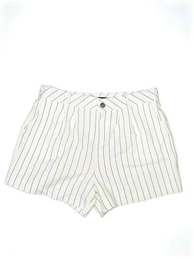 Pre-owned Torrid Shorts In Ivory