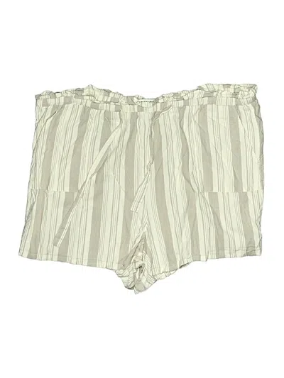 Pre-owned Torrid Shorts In Ivory