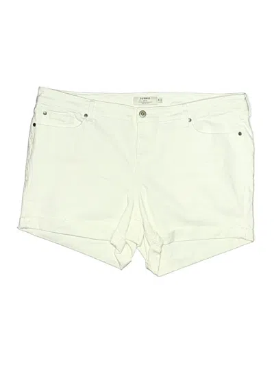 Pre-owned Torrid Shorts In Ivory