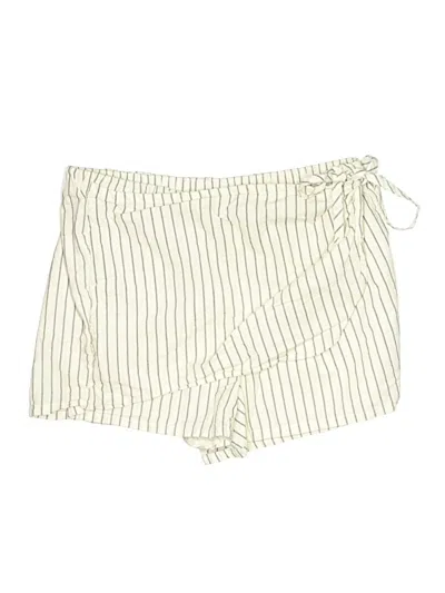 Pre-owned Torrid Skort In Ivory