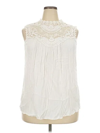Pre-owned Torrid Sleeveless Blouse In Ivory