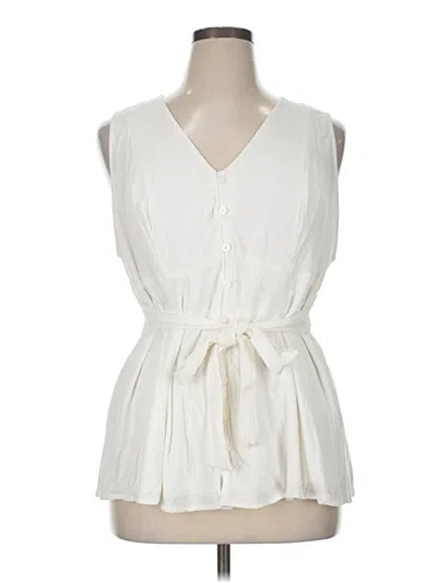 Pre-owned Torrid Sleeveless Blouse In White
