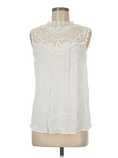 Pre-owned Torrid Sleeveless Blouse In White