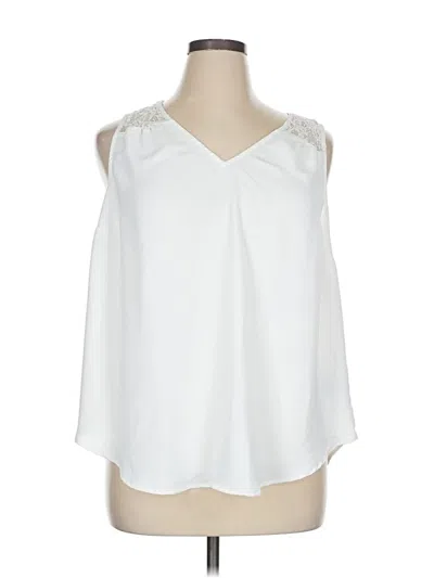 Pre-owned Torrid Sleeveless Blouse In White