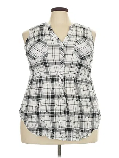 Pre-owned Torrid Sleeveless Button Down Shirt In Ivory