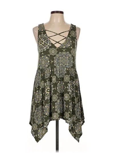 Pre-owned Torrid Sleeveless Top Green Paisley Pattern Plunge Neckline Tops