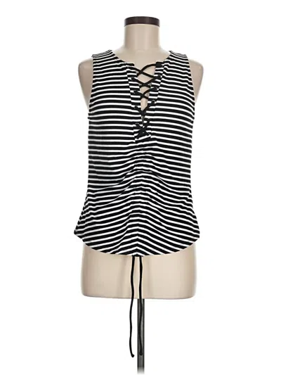 Pre-owned Torrid Sleeveless T-shirt In Black